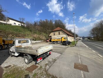 Prenova dvorišča pri kapeli in zvonjenja v zvoniku na Logu