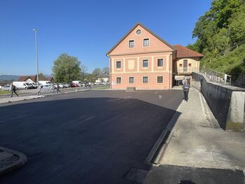 Na Logu je gasilsko in župnijsko (dvorišče) postalo eno, obojim v uporabo dodeljeno