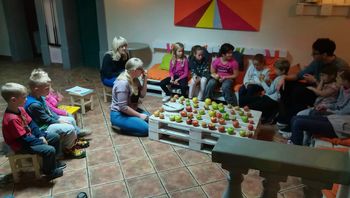 1. USTVARJALNA DELAVNICA ČIRE ČARE "JABOLKO"