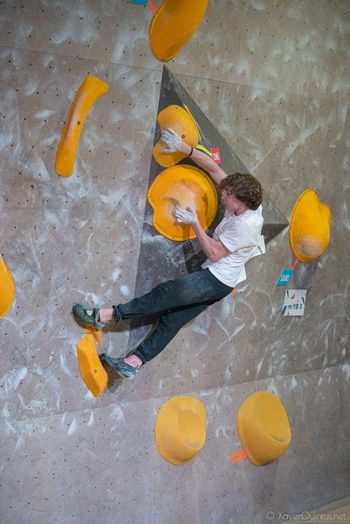 Športni plezalec Gorazd Jurekovič na Portugalskem spet na najvišji stopnički