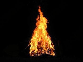 Varstvo pred požari ob kurjenju prvomajskih kresov