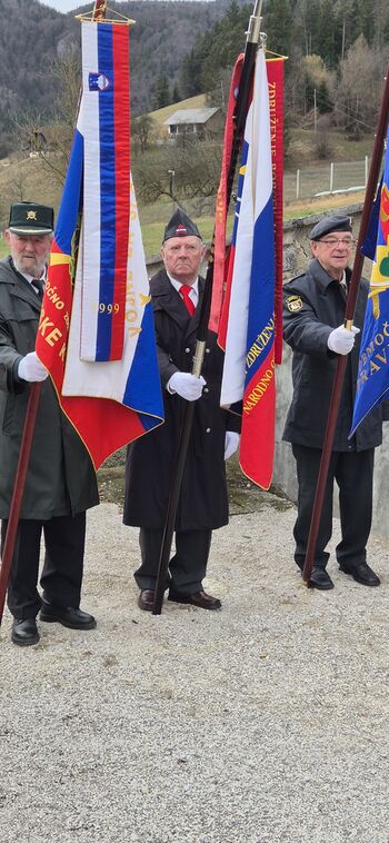 ŽALNA SLOVESNOST V SPOMIN 10 USTRELJENIH TALCEV