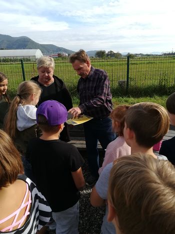 ČEBELARSKI PODMLADEK NA OSNOVNI ŠOLI VRANSKO-TABOR ČEBELARSKI PODMLADEK NA OSNOVNI ŠOLI VRANSKO-TABOR