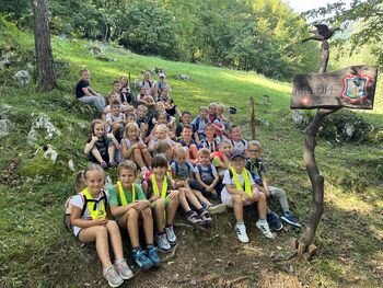 PRVI POHOD ŠOLSKIH PLANINCEV NA PRILOPE PRVI POHOD ŠOLSKIH PLANINCEV NA PRILOPE