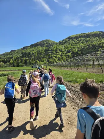 MLADI PLANINCI S POHODOM V ZAHOMCE ZAKORAKALI V POČITNICE