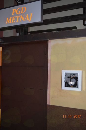 DEFIBRILATOR DEFIBRILATOR