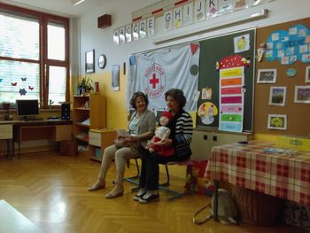 Sprejem prvošolcev med mlade člane Rdečega križa