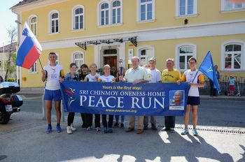 Tekači za mir so tekli tudi skozi Preddvor