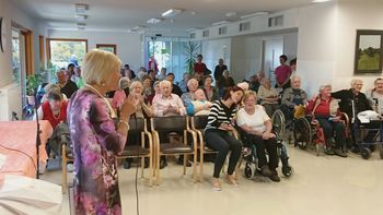 Prostovoljci Rdečega križa Kranj obiskali dom starostnikov Preddvor