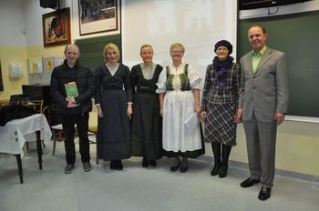 Kulturni večer ob predstavitvi knjige Pod gorami v Preddvoru Kulturni večer ob predstavitvi knjige Pod gorami v Preddvoru