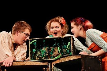 Lutkovna predstava Princeska na zrnu graha z obiskom dedka Mraza