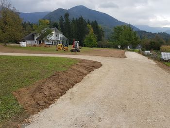 Cesta proti najzahodnejšemu delu Nove vasi in skrajno jugovzhodnemu delu Mač Cesta proti najzahodnejšemu delu Nove vasi in skrajno jugovzhodnemu delu Mač