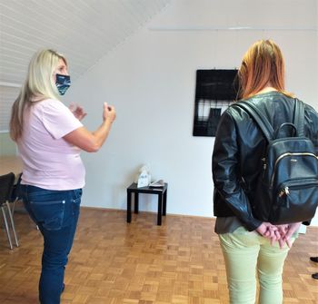 Na območni razstavi Videz tipnega razstavljajo likovniki iz Hotedršice, Logatca, Rovt in Vrhnike Na območni razstavi Videz tipnega razstavljajo likovniki iz Hotedršice, Logatca, Rovt in Vrhnike