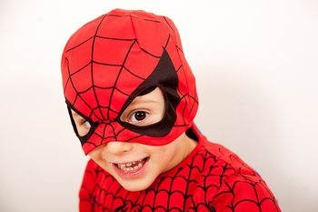 MALI PORTRETI / FOTOGRAFSKA RAZSTAVA NATAŠE KOŠMERL