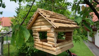 V Kamniku pod Krimom nastajajo simpatične ptičje hišice