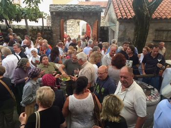 Jubilej Kraške ohceti obeležili brez poročnega para