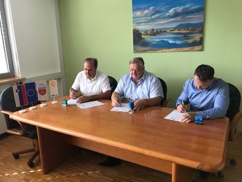 Občina Logatec bo jeseni začela z gradnjo vodovoda na Petkovcu Občina Logatec bo jeseni začela z gradnjo vodovoda na Petkovcu