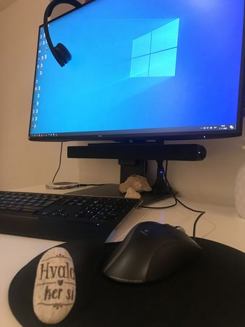 Imajo naši šolski otroci potrebno računalniško opremo za šolanje na daljavo?