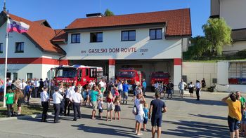 Nov gasilski dom v Rovtah uradno predali svojemu namenu