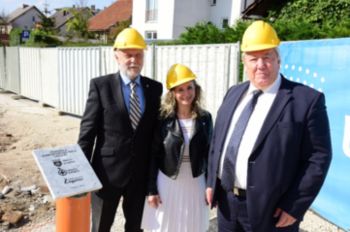 Položen temeljni kamen za prizidek k Zdravstvenemu domu Logatec           