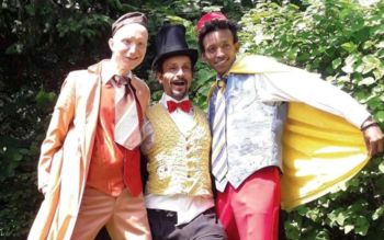 Parkirni dan - Predstava uličnega gledališča Ane Monro - ENA + ENA = TRI