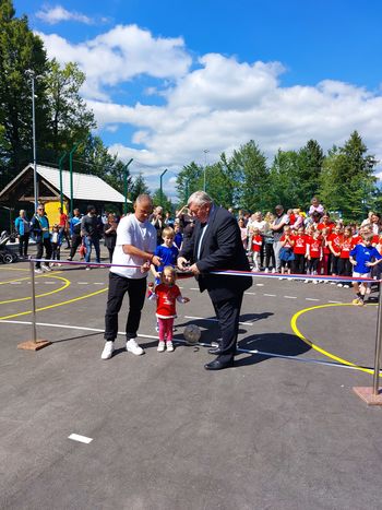 Slovesna otvoritev prenovljenega športnega igrišča Kovk v Rovtah