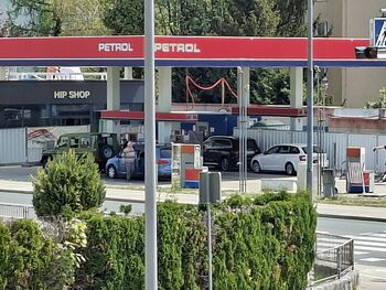 Obvestilo o začasnem zaprtju prodajnega mesta Petrolove bencinske črpalke v Logatcu