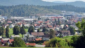 Od polnoči prepoved gibanja zunaj občine stalnega ali začasnega prebivališča
