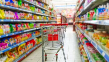 Starejši z dodatno nakupovalno uro Starejši z dodatno nakupovalno uro