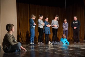 Zaključni nastop skupin Bobi palčke in Tko pa tko (KD Novi oder)