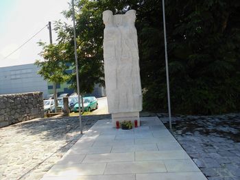 KOMEMORACIJA OB DNEVU SPOMINA NA MRTVE PRED SPOMENIKOM NOB  V DOL. LOGATCU 