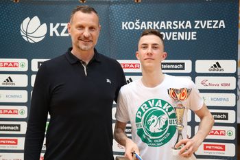 Logatčan Kim Klavžar državni košarkarski kadetski prvak in MVP finalnega turnirja! 