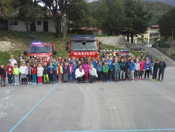 Gasilsko dopoldne na šoli v Črničah Gasilsko dopoldne na šoli v Črničah