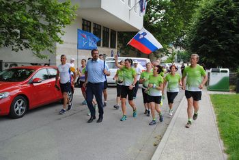Tek miru skozi občino Tek miru skozi občino
