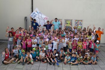 Dotik nebes in otroški smeh na šturskih ulicah