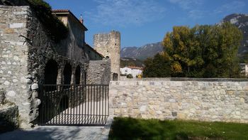 Stolp oktobra v rožnatem Stolp oktobra v rožnatem