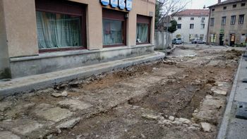 Obnova Kastre: stroji tik pred Lavričevim trgom