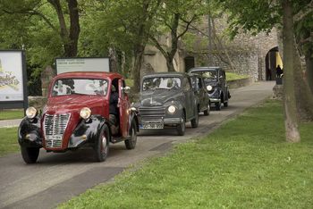 Ljubitelji starih vozil potegnili črto pod leto 2017