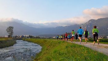 Tek z dušo ob Mrzli reki Tek z dušo ob Mrzli reki