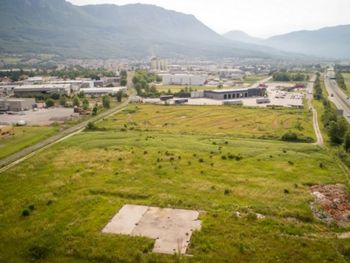 Poslovna cona Pod železnico se širi