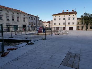 Testirali bodo akustiko ajdovskega placa