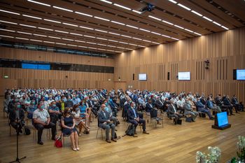 Župani in direktorji regionalnih razvojnih agencij na srečanju s predsednikom vlade