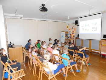 Predelna premična stena v knjižnici