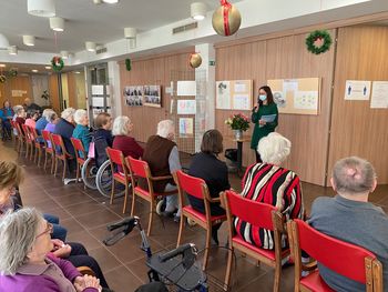 Veseli december s prijatelji mladine Veseli december s prijatelji mladine