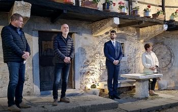 Vladimir Bačič v galeriji Muzeja Kraška hiša