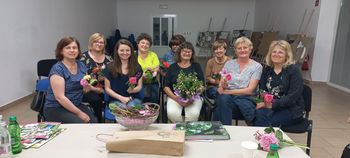 Občina Vipava cveti 2022: srečanje ljubiteljic cvetja v Vrhpolju