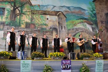 V Podnanosu ponovno zaigrale harmonike