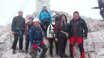 Pod žgočim soncem in peklensko burjo