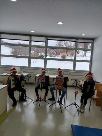 Obilica dobre glasbe in  medenjaki za praznično vzdušje