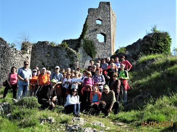 Na vipavski grad in v Vrhpolje